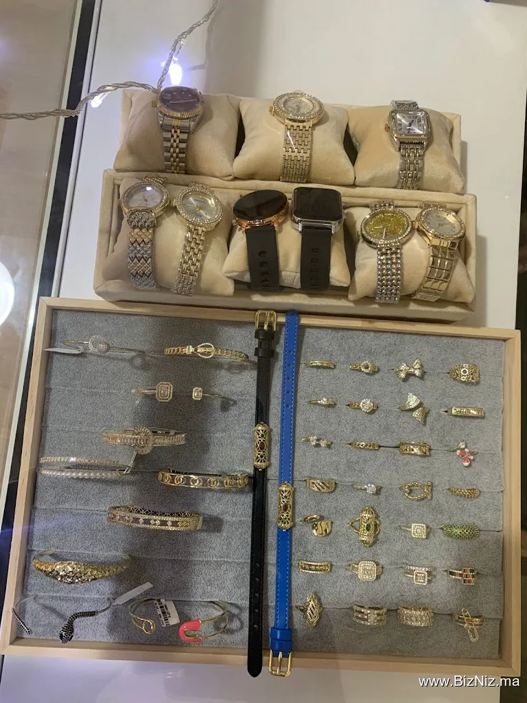 Accessories Box.