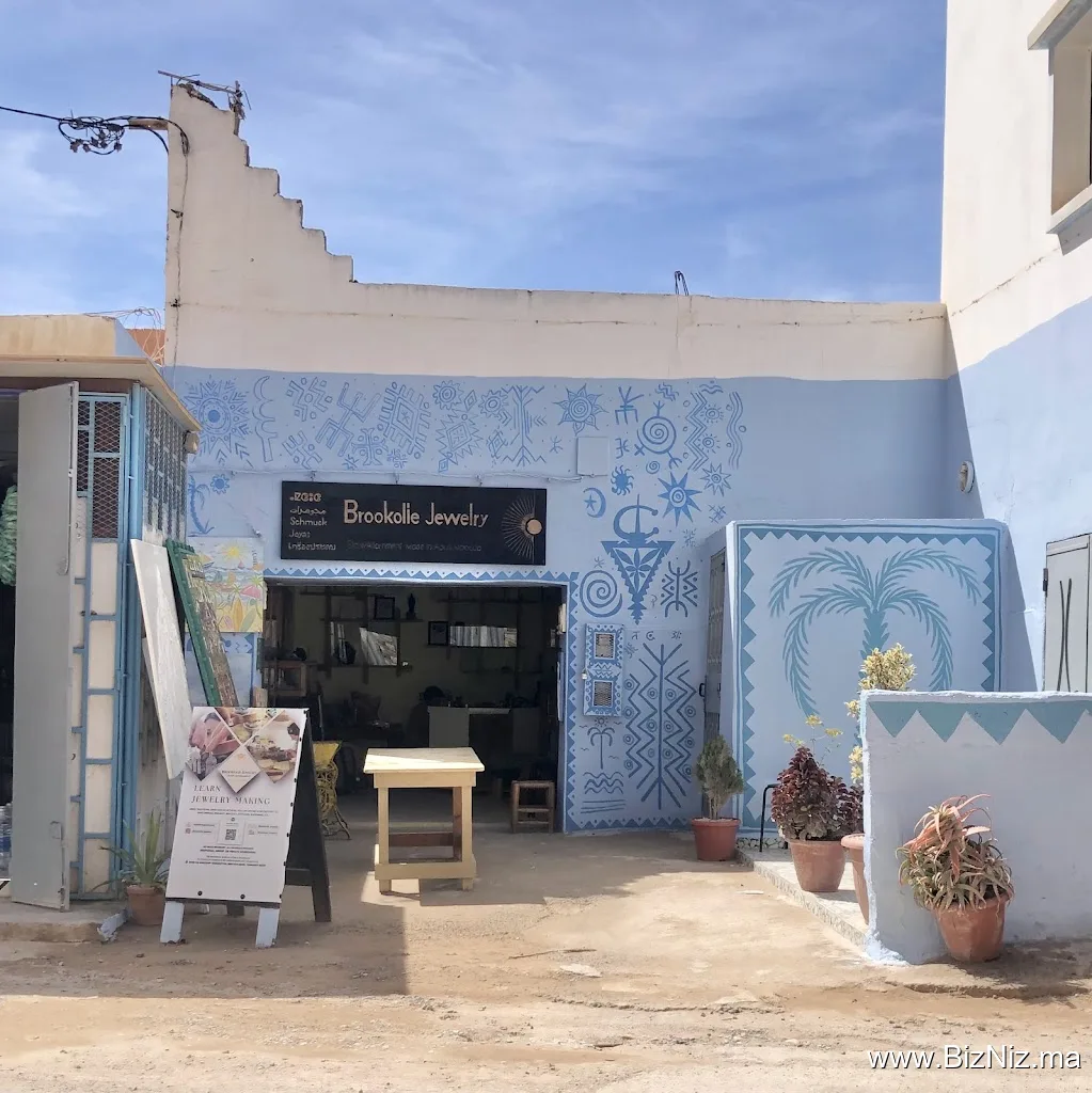 Brookolie Gifts & Jewelry Classes