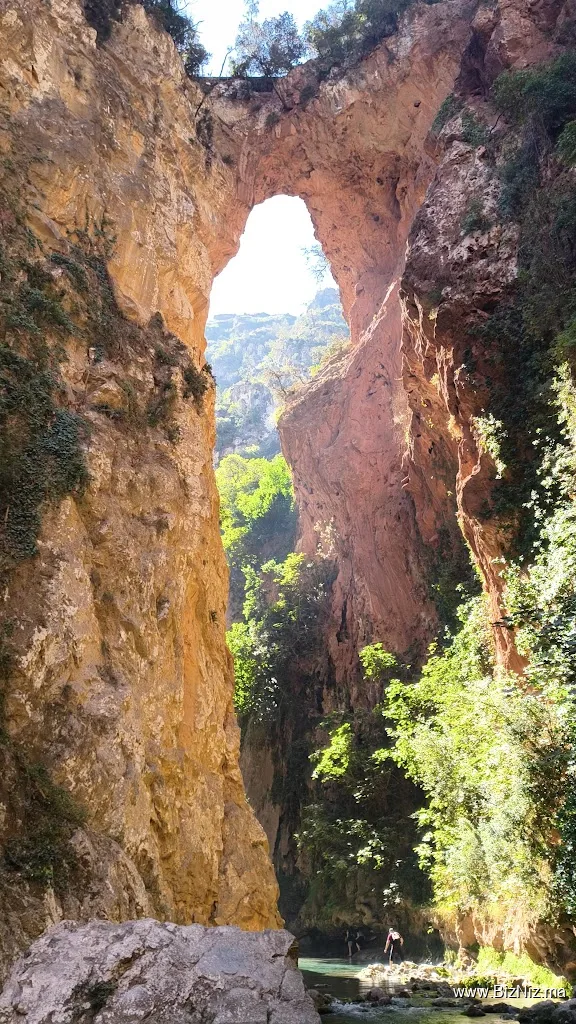 قنطرة ربي God's bridge Canyon | ⵄⴰⵏⴷⴰⵔⵜ ⵏ ⵔⵓⴱⴱⵉ