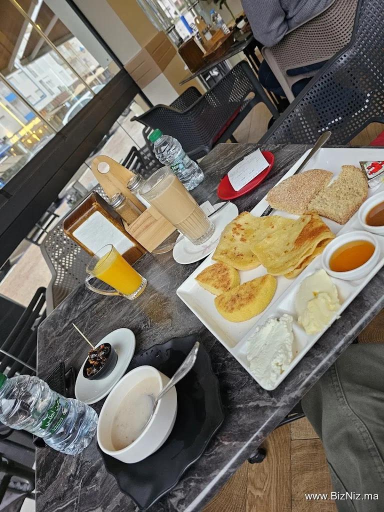 Aji DouQ : Café & Restaurant