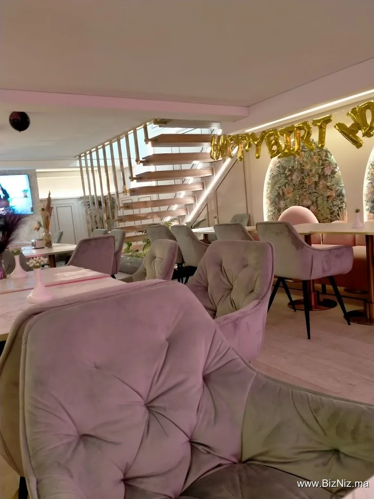L'Élysée : Café, Restaurant & Pâtisserie