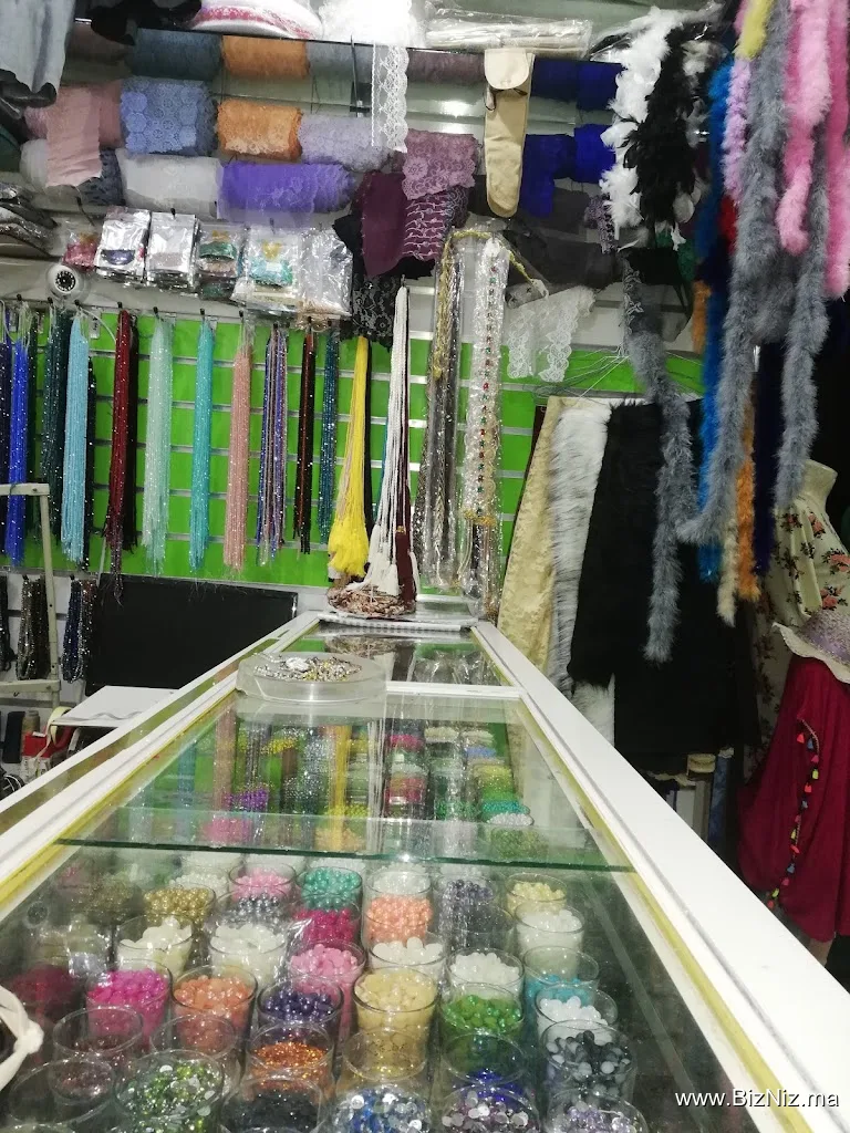 Chez OUNAS Pour Fournitures de couture et coupé et couture de vêtements