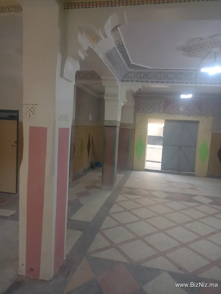 شقق ومحلات تجارية للبيع