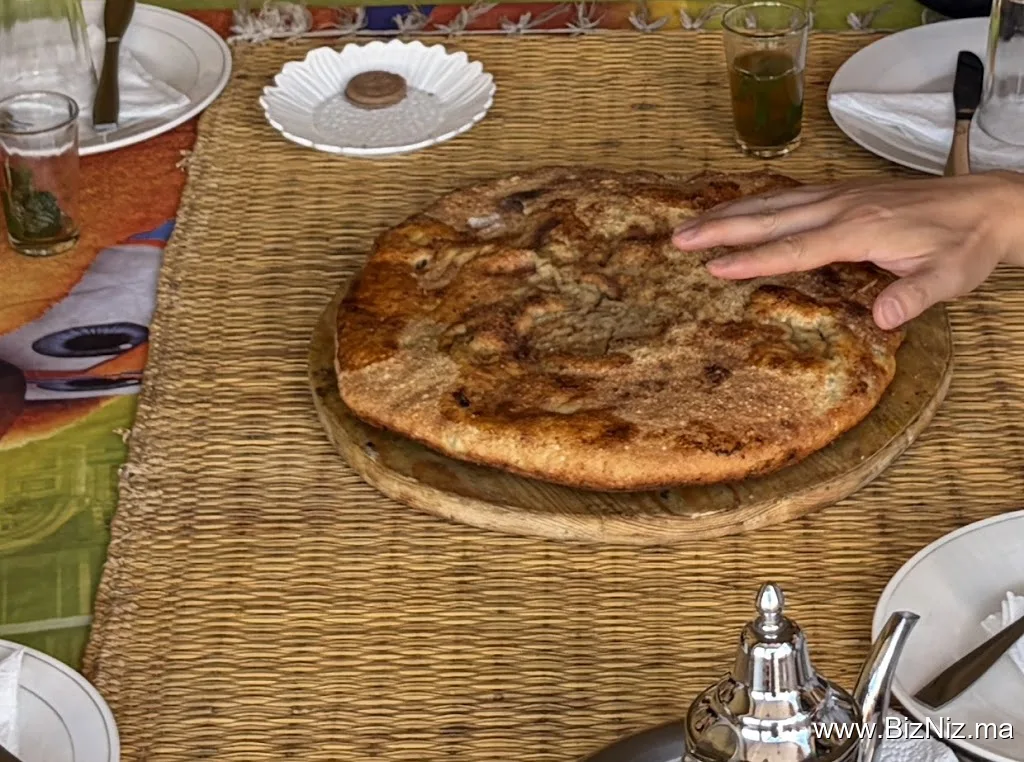 Friends café restaurant جبر الخواطر